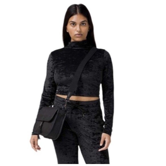 Lululemon All Aligned Mock Neck Top 10 Black Crushed Velvet Velour Crop Shirt - Picture 1 of 11